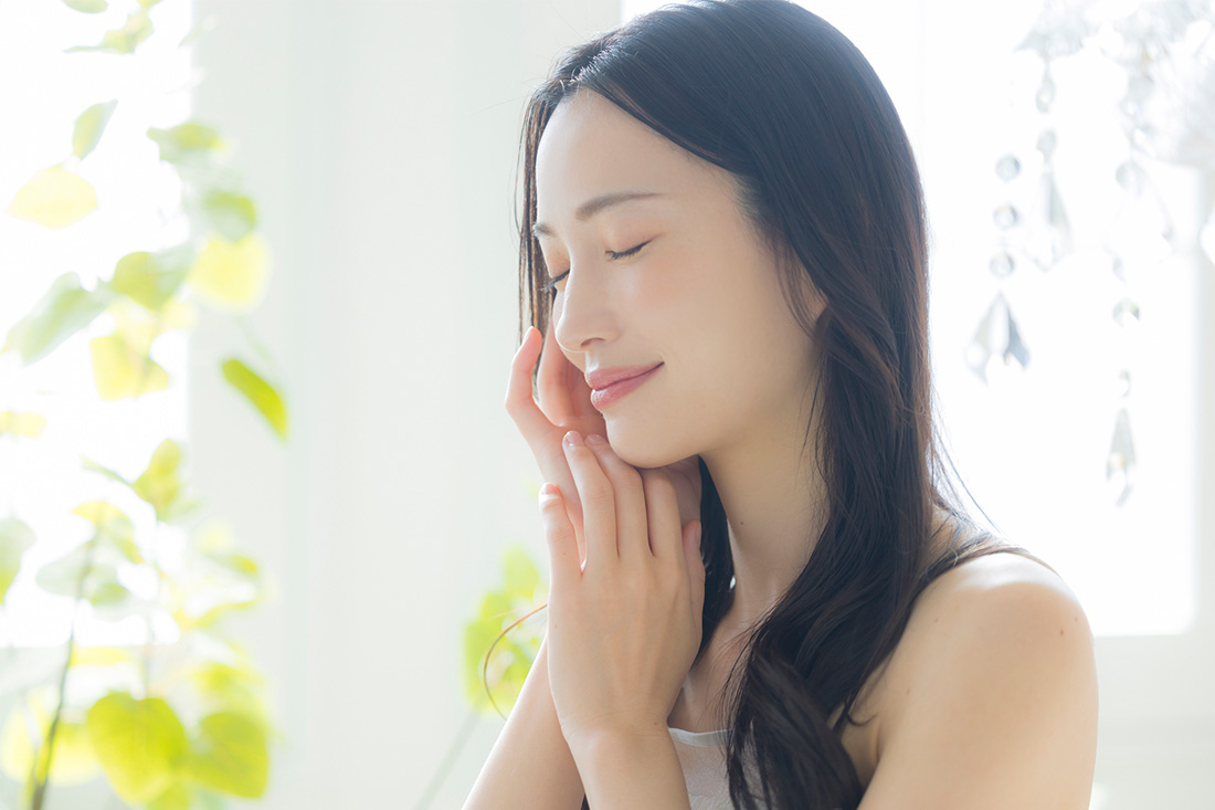 シミ改善をする女性