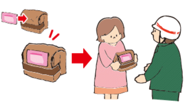 伝票を貼って郵便局の方へ