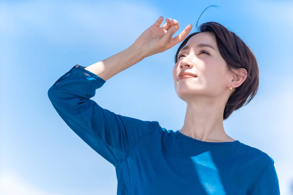 紫外線を浴びている女性
